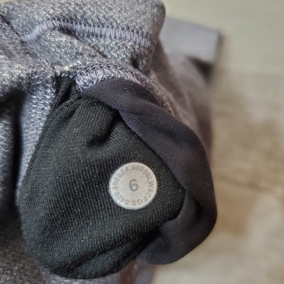 Lululemon Align Pant II 24". High Rise. Nulu. Grey Patterns. Crop. Size 6. - Picture 4 of 12